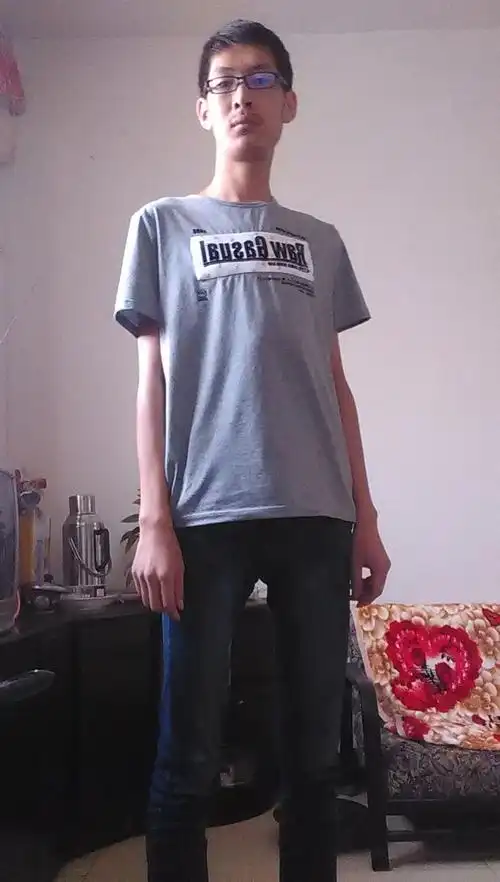 这个人怎么样身高188,就是太瘦了,脸上没肉,他很自卑