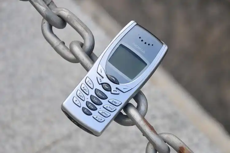 当年诺基亚8250垄断了一种颜色——蓝_手机