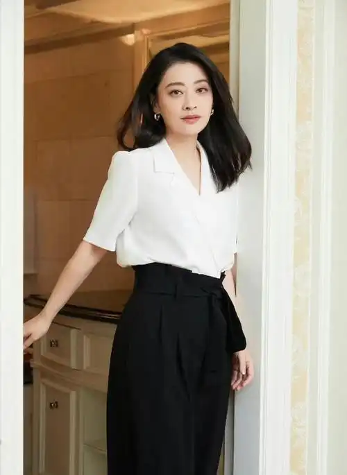 演员梅婷:再婚嫁摄影师,如今一家四口其乐融融