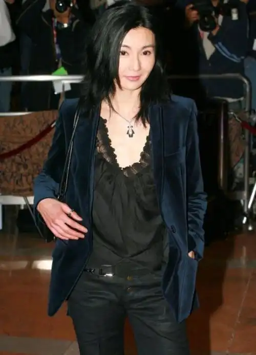 张曼玉暴增20斤大变身老土奶奶衫穿出女人味让人看不出年龄