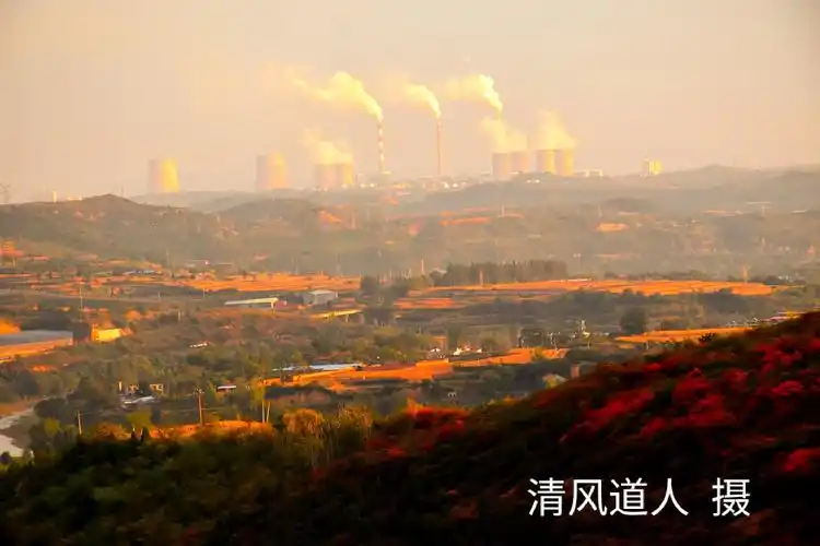 层林尽染万千重,最美是嘉峰