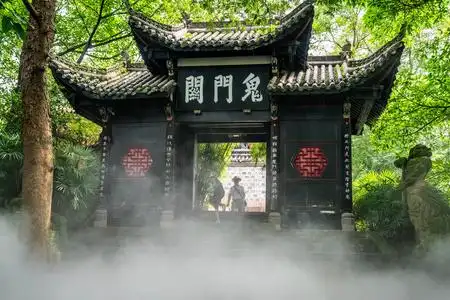 鬼叫什么的表情地狱之门又名鬼门,又叫鬼门关和凤都雾城照片
