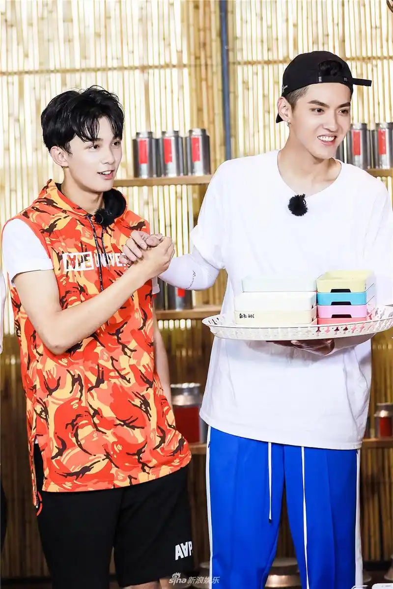 吴亦凡再当编剧与赵丽颖吴磊争夺奇楼火锅传承人