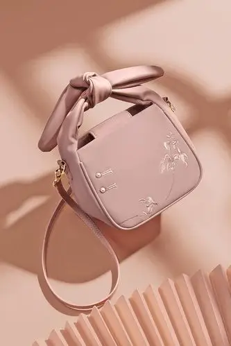 简佰格粉色小众古风刺绣包包2021中国风水桶包女汉服手提女包