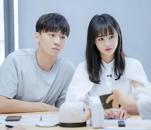 王思聪回应郑爽抽烟_井柏然回应郑爽抽烟_圈内明星回应郑爽新闻