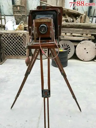 老照相机一台