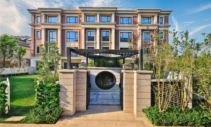 远洋天著 边户带200平米大花园 带车位 位置好 价格低 超