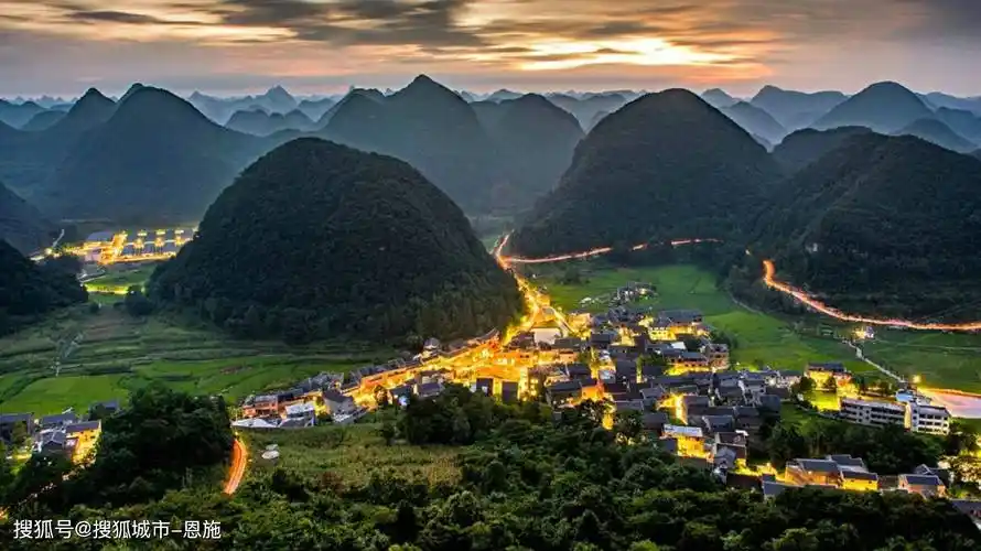 我刚从贵州自驾游回来,五天四晚的行程让我对这片神奇的土地有了更深