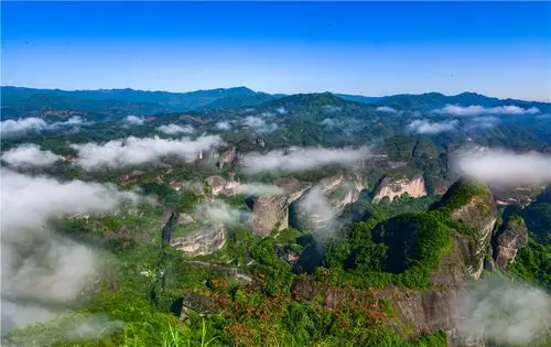 桂林资源县神姿仙态风云变幻的八角寨
