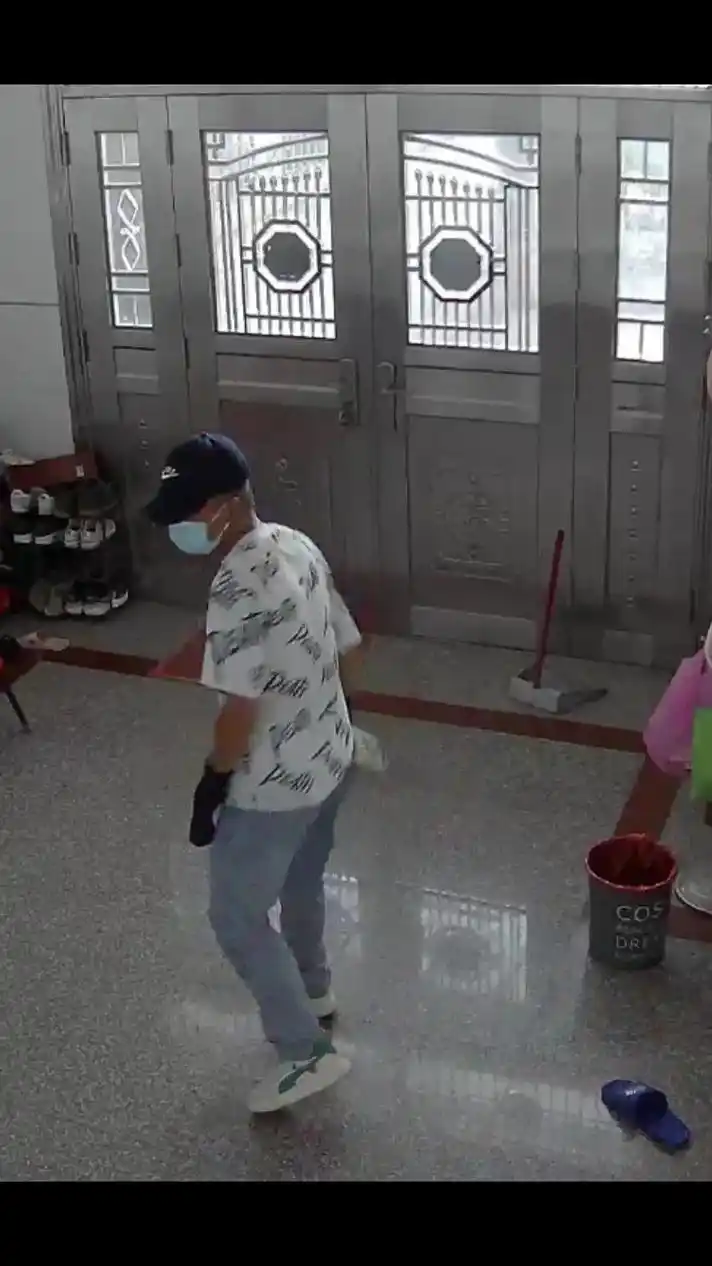 各位老板!家中8月16号中午不幸遭小偷,如有认识图片中的小偷 - 抖音