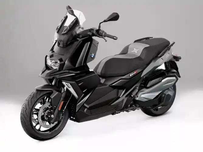 创新动力 全新bmw c 400 x搭载专为中型踏板摩托车开发的 水冷单缸
