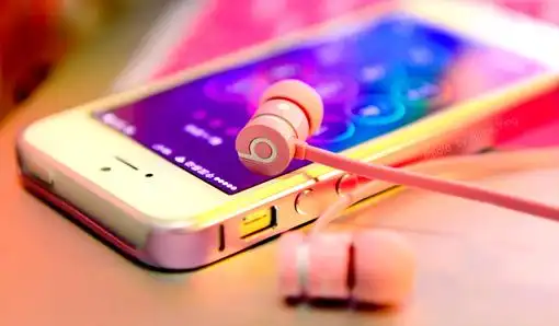 七彩的耳机里面悠扬的音乐 唯美意境图片