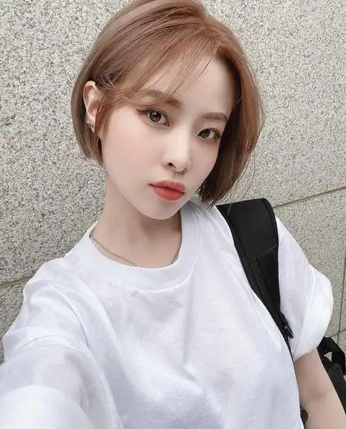 发量少短发发型(发量少的女生建议发型)