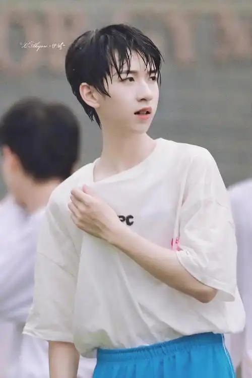或许今年还能看到湿发少年的运动会吗|贺峻霖|运动会|少年_新浪新闻