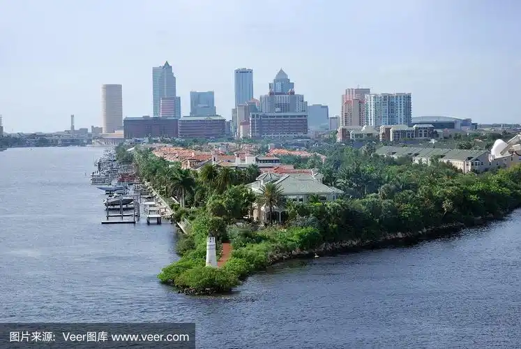 佛罗里达州坦帕市中心戴维斯岛岬沿岸水道
