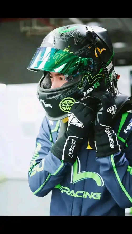 王一博#赛车没有技巧就是硬帅man爆了