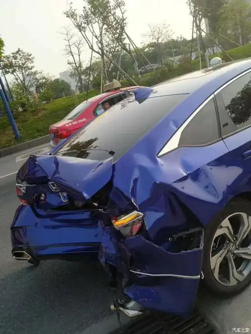 不到半年新车被追尾,车损严重,怎么追责