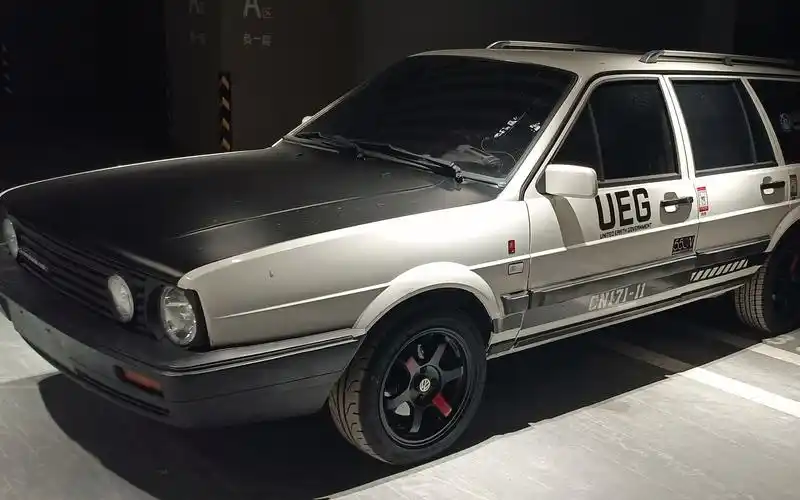 桑塔纳旅行版|流浪地球ueg改装版!第一辆车选择自己改桑旅!