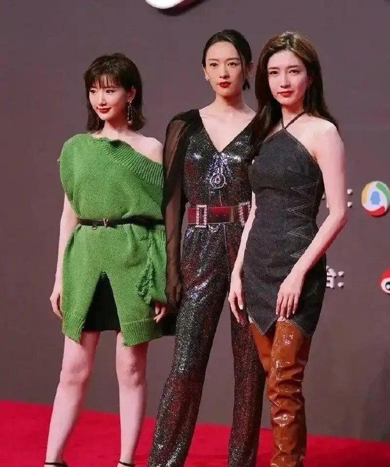 网友:古力娜扎赢了身高,江疏影全靠颜值撑着. 676767