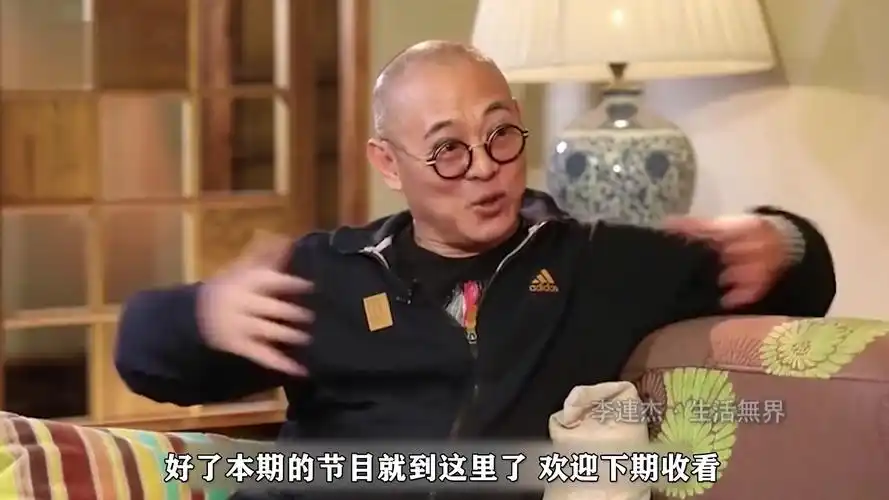 57岁李连杰疑出家?山洞打坐放空双眼,衣着邋遢神情落