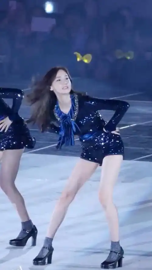 林允儿罕见露大长腿!这身材不做模特太可惜了