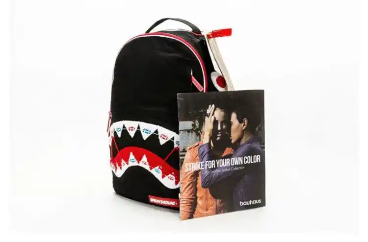 sprayground鲨鱼嘴图案双肩包