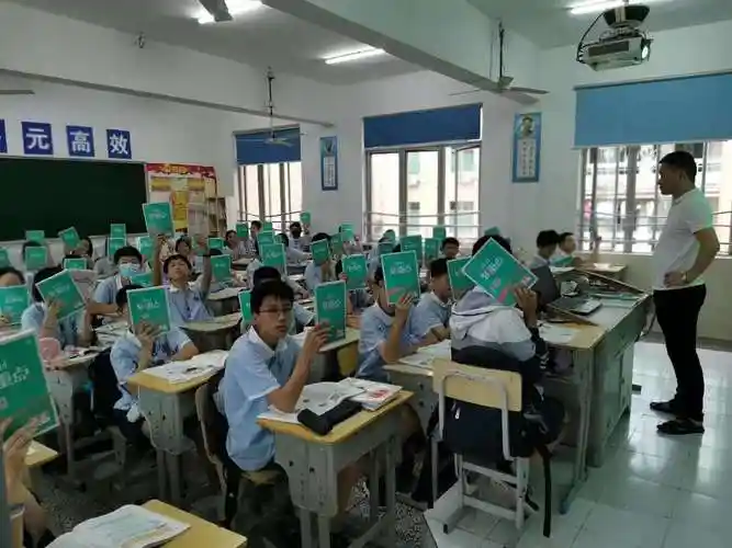 毛坦厂中学8000多人报名复读陪读父母不堪重负