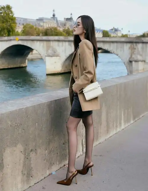 古力娜扎.黑色和粉色裤袜😍😍😍#古力娜扎 #娜扎 #娜