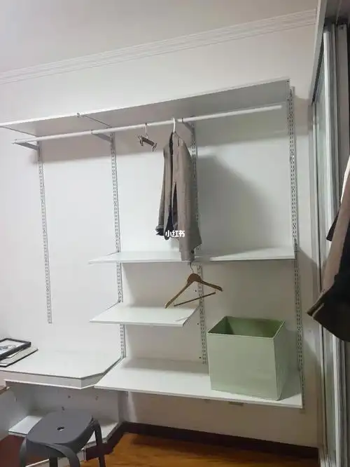 自制衣柜完成啦!能挂一百多件衣服吧