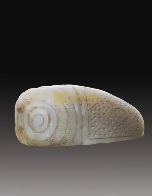 和田青玉雕蝉玉含