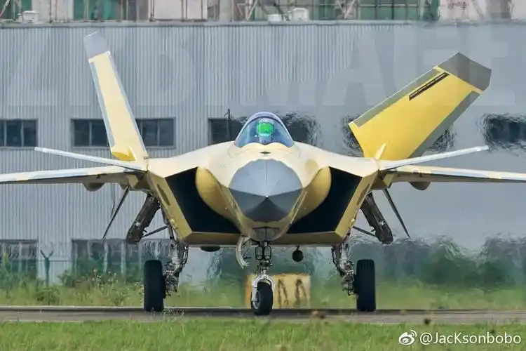 歼20重大改进型春节加班测试解决关键难题才能大量装备