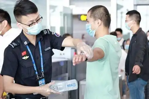 安检动态双节出行有保障且看重庆江北机场安全检查站