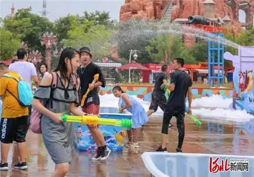 图为方特欢乐世界水上乐园.