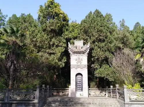 初冬祭拜祖先霍去病墓