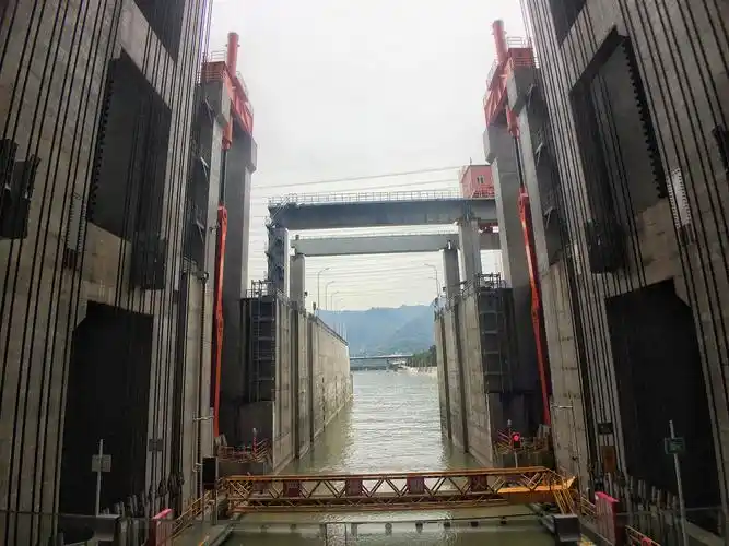 乘游轮感受三峡升船机!(手机拍天下)2020年9月17日