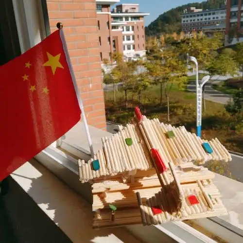 医技系举办致敬我们的祖国军事手工艺品制作大赛