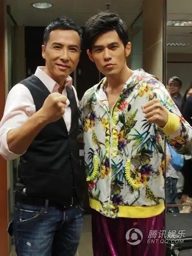 甄子丹为周杰伦弹钢琴耍双截棍 粉丝直呼过