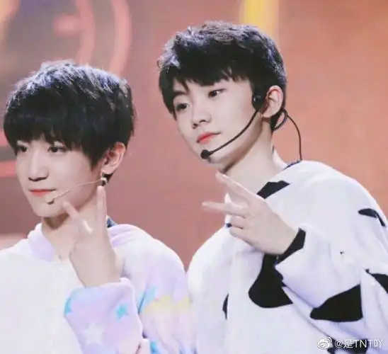 没有钱却给飞飞送钱的女人