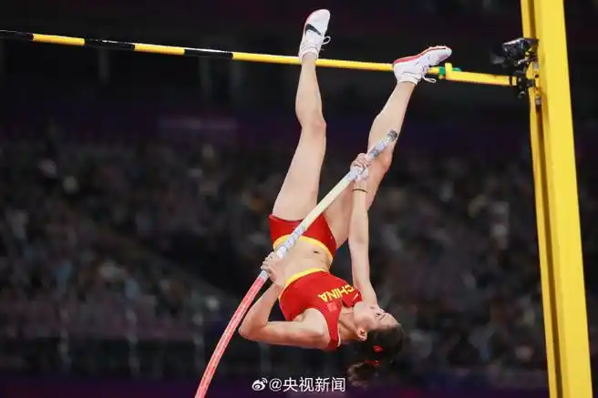李玲女子撑竿跳高冠军##中国田径队再添一金