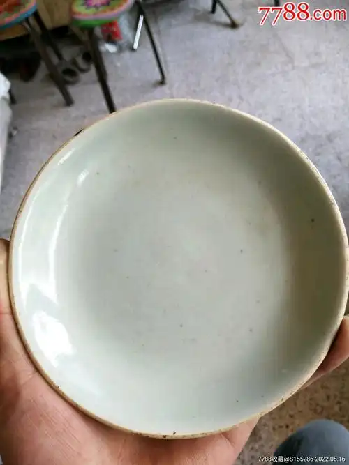 清代豆青釉盘子