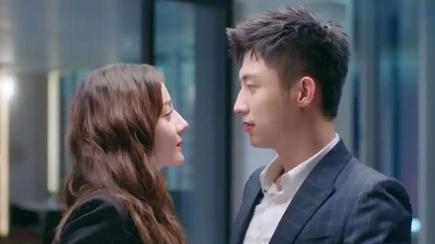 这对是真的?狗仔曝迪丽热巴黄景瑜年初还在一起,男方疑探班被拍