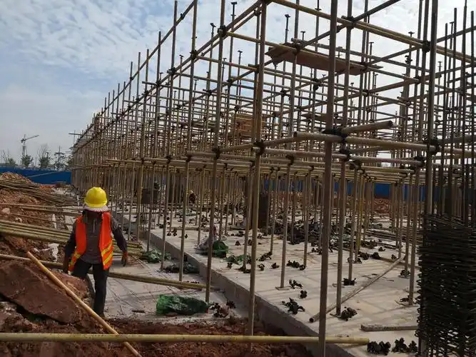 b1搭制脚手架,施工人数10人