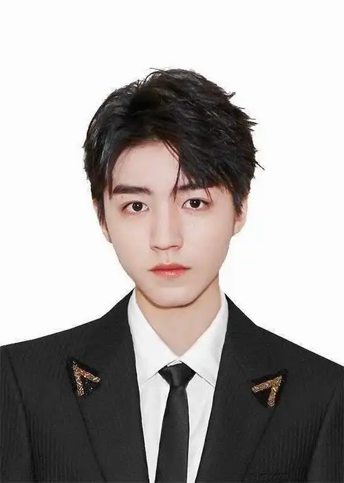 王俊凯帅气证件照来啦 快来收藏起来吧_手机搜狐网