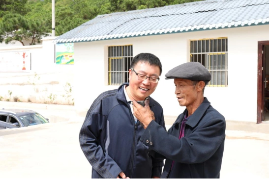 校党委书记牛定柱带队到怒江州兰坪县石登乡谷川村开展扶贫工作