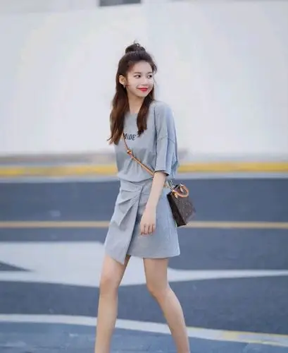 俏皮可爱的穿搭风格,能起到减龄的作用,并且很适合小个子的女生