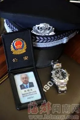 嫌疑人用的假警察证件