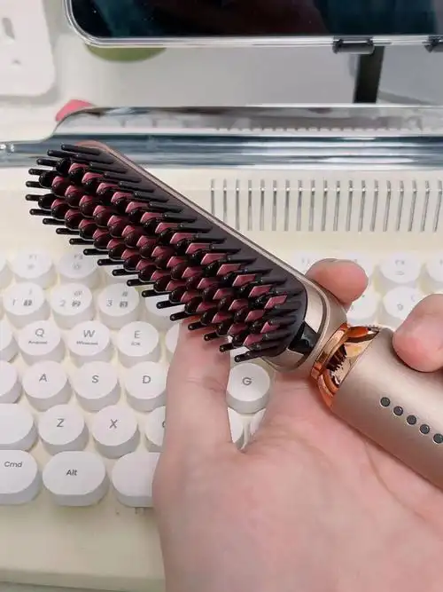 手残党用不来卷发棒快来试试这个直卷发梳