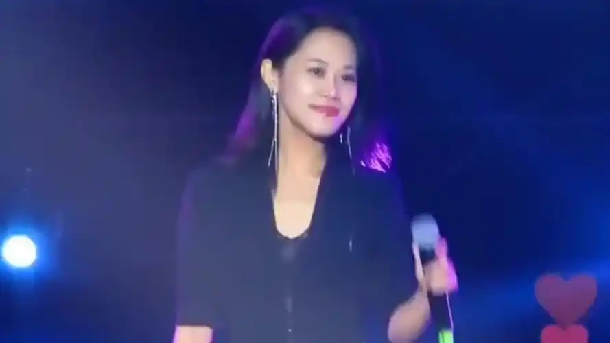 梦然伤感歌曲一路向北那个为爱流泪的人听哭了