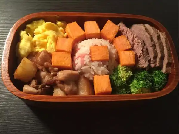 这个是向日葵便当(食材不够,就是半朵了)