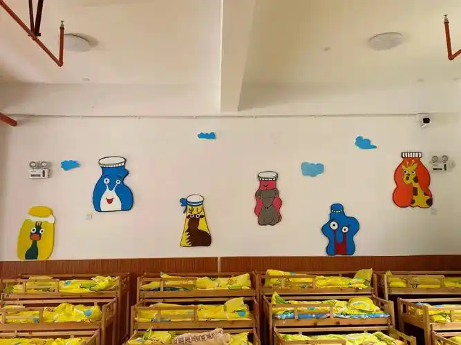 环创  #幼儿园主题墙  #瓶子改造 #kt板  #颜料